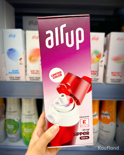 Die AIR UP® Trinkflasche gibt's jetzt in der exklusiven Kaufland-Edition – perfekt für unterwegs und ein echter Hingucker im Alltag. Hast du sie schon entdec