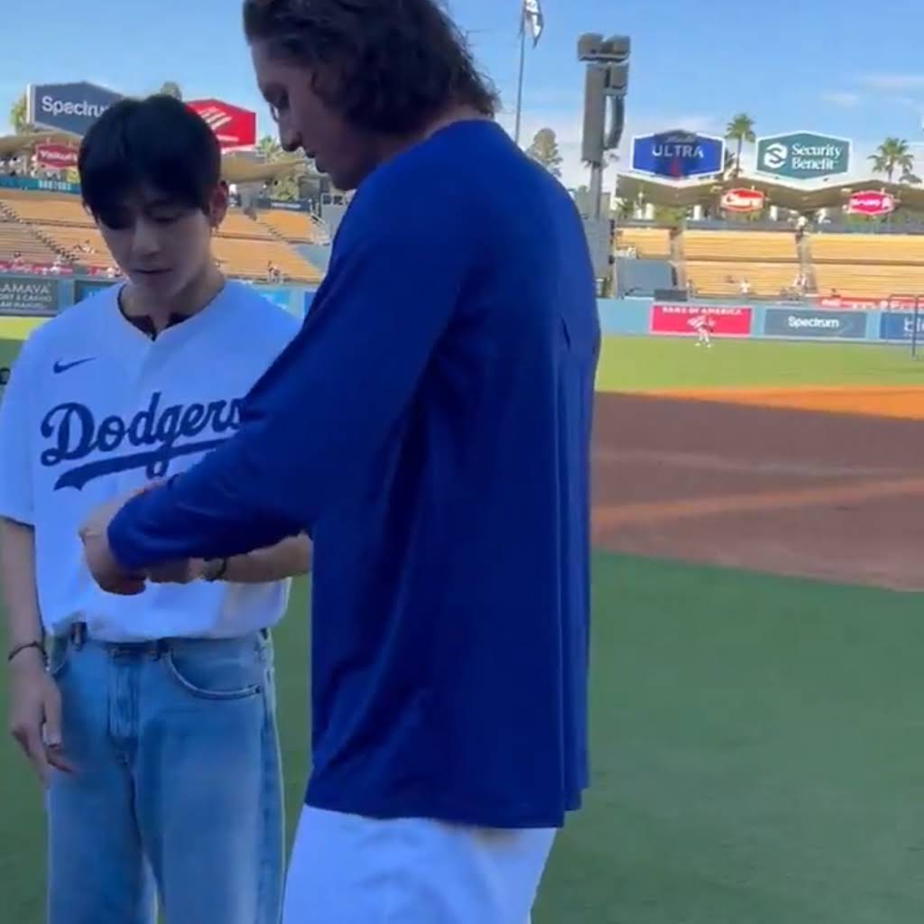 K-POP・アジア BTS BASEBALL JUMPER K-POP・アジア BTS BASEBALL JUMPER BTS | Baseball Jumper