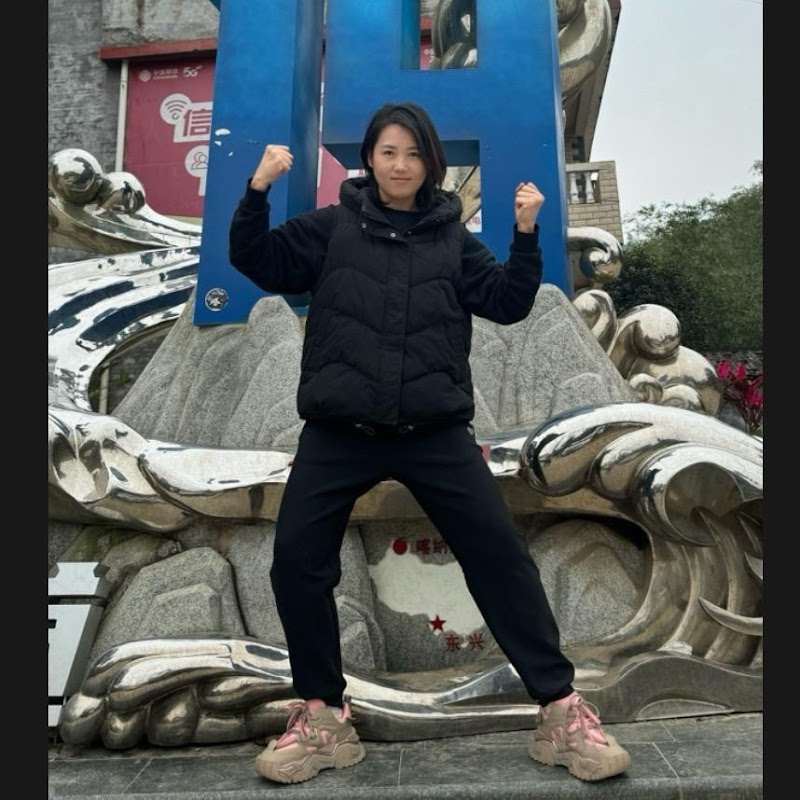 四丫头自驾游 Logo