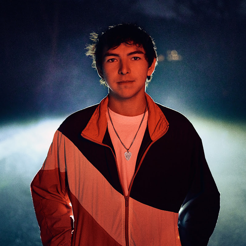 Wyatt Flores - Topic