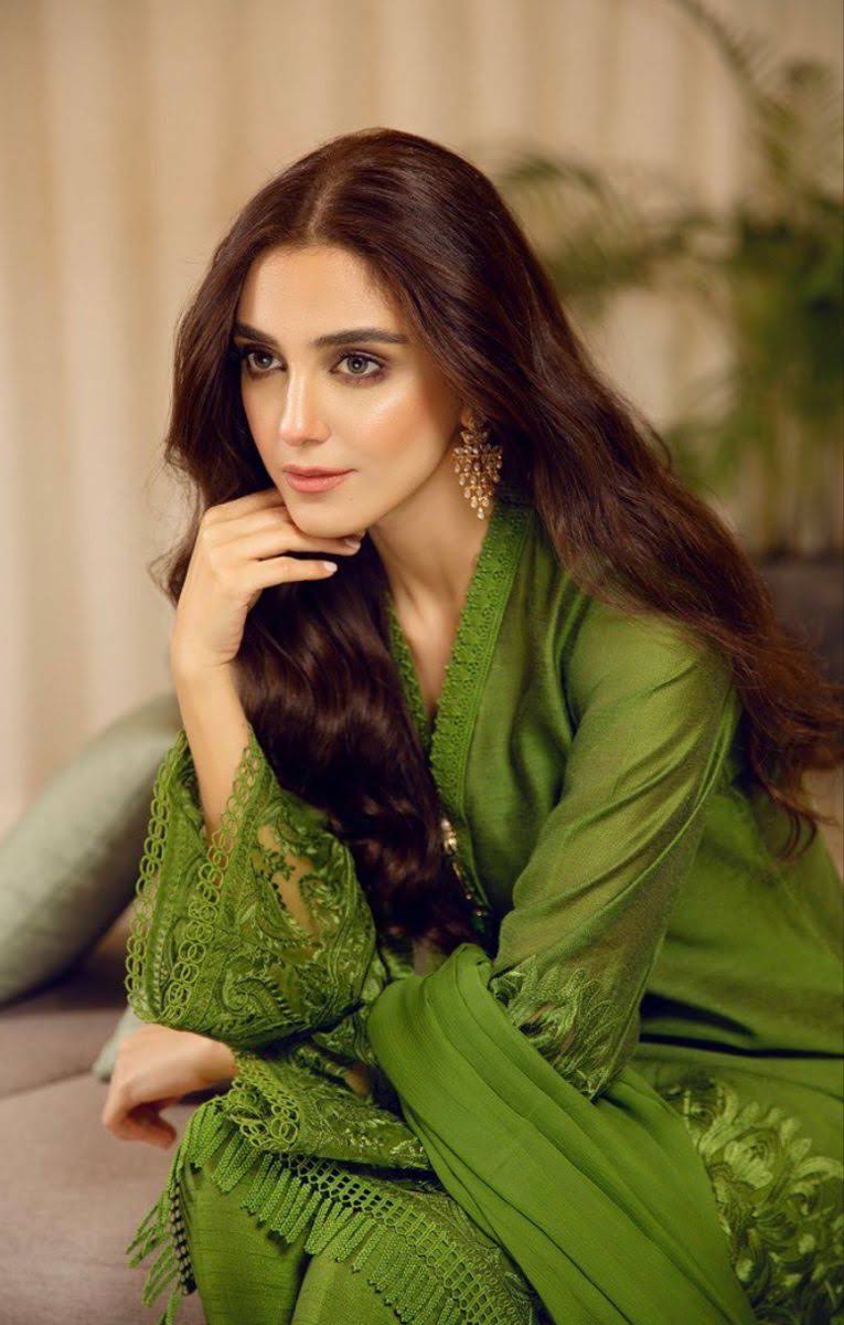 maya ali green dress Maya Ali dazzles in green and gold 