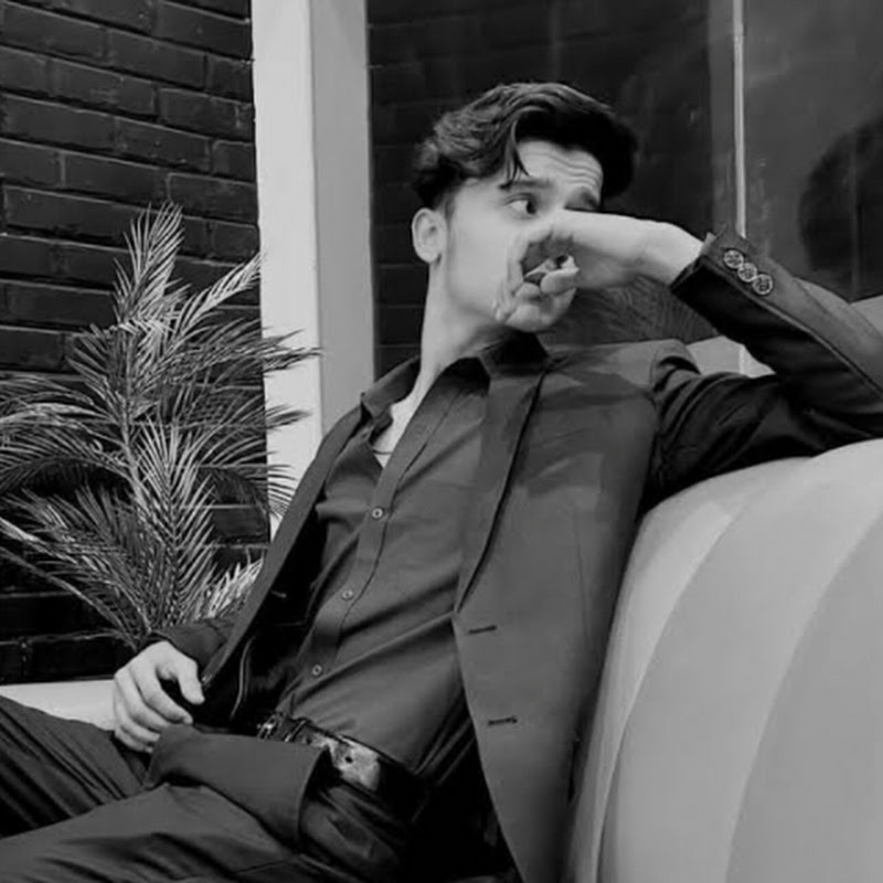 Hire 𝘼𝙕𝘼𝙉 𝘽𝙐𝙆𝙃𝘼𝙍𝙄 🪐 — Cultural Experiences & Expat Life YouTube creator for sponsorships