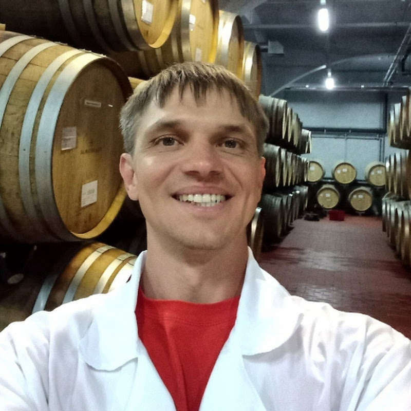 Владимир Авось Logo