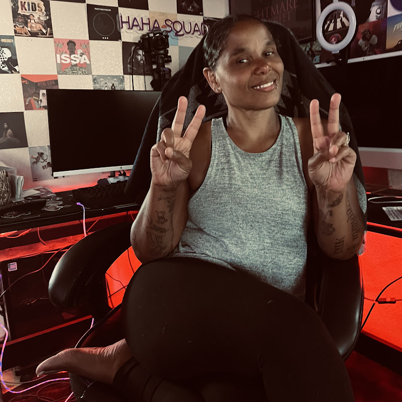 Hire Cyn  — Collectibles & Unboxing (Toys, Memorabilia) YouTube creator for sponsorships