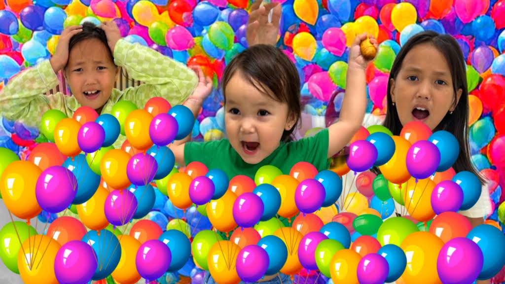 Қыздардың сол жерде қыдырып жүрген видеосы