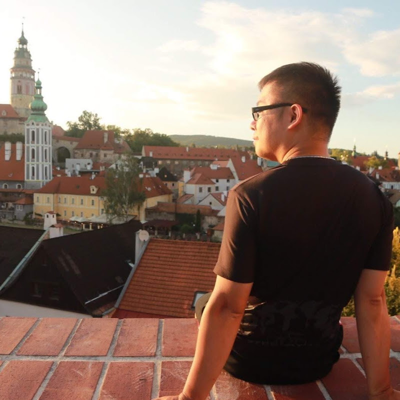 Aaron跳出舒適圈escape from ordinary life Logo