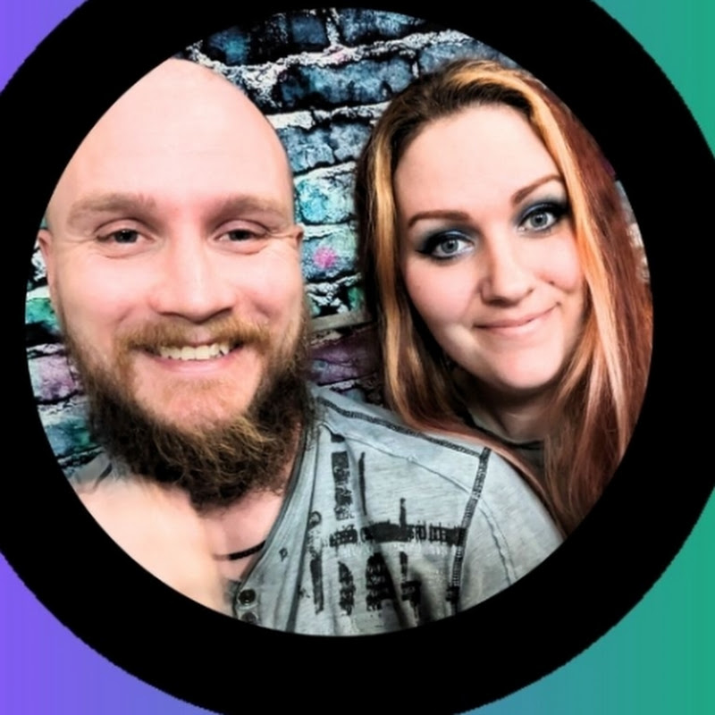 Couch Co-op Gaming w/ Julie and Lyle