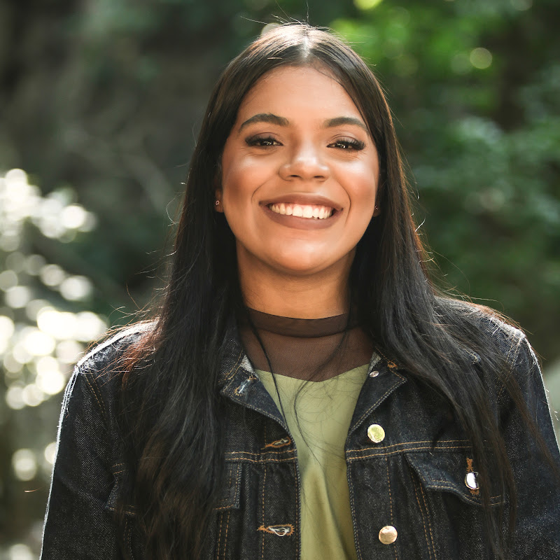 Larissa Santos - Topic