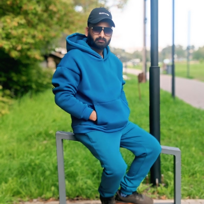 Avinash Giri Russia🇷🇺 vlogs and reels profile avatar