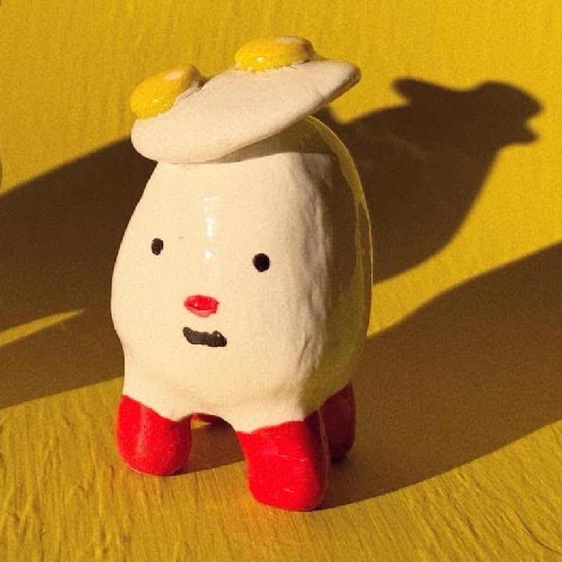 little tiny egg Logo