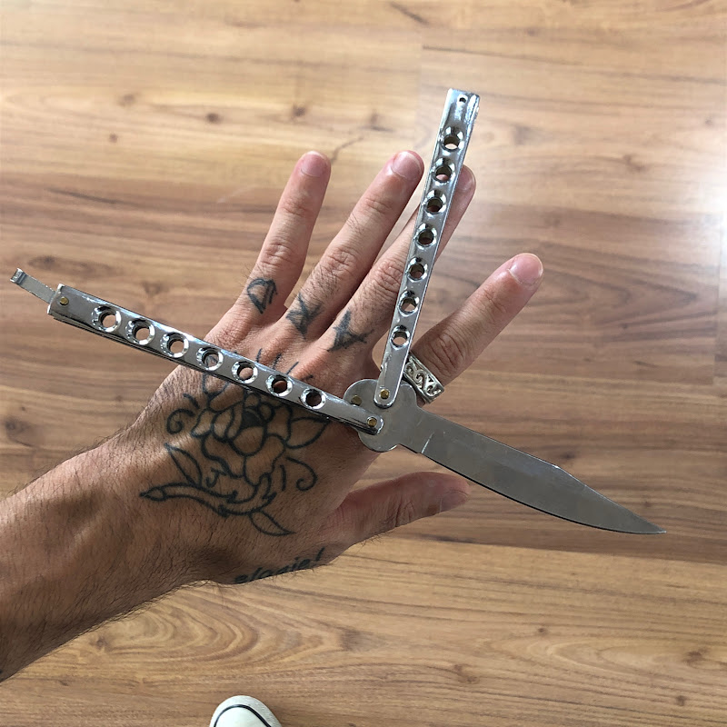 BUTTERFLY KNIFE TRICKS
