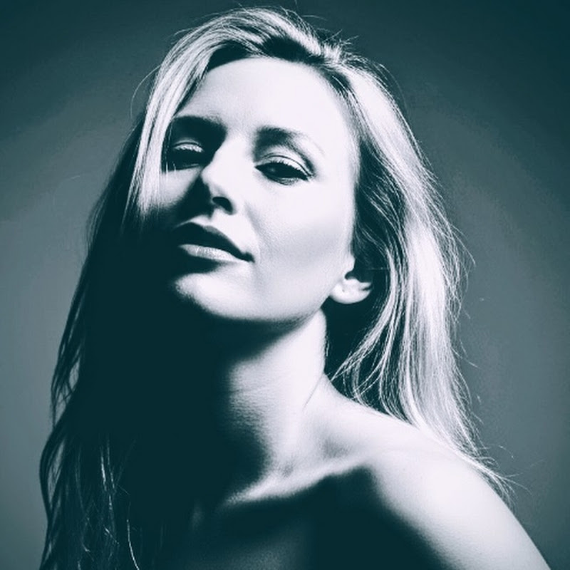 Command To Play Tarot