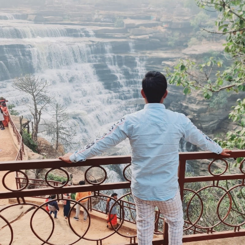 Vicky Vloger (VV) Official