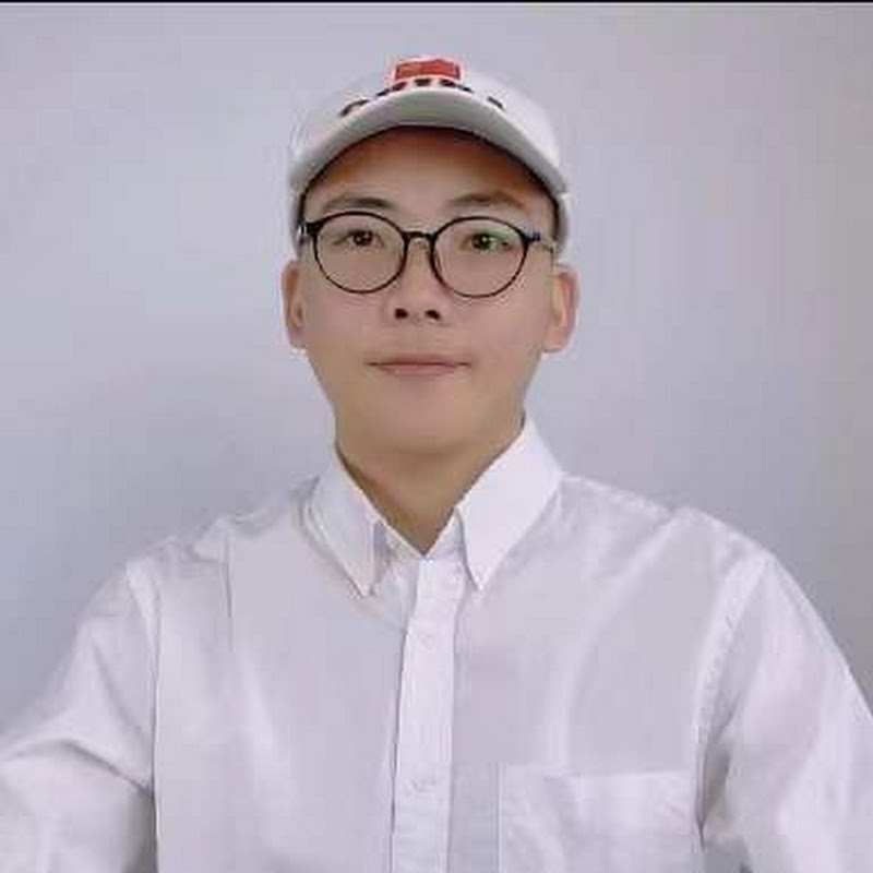 阿三侃球【官方频道】 Logo