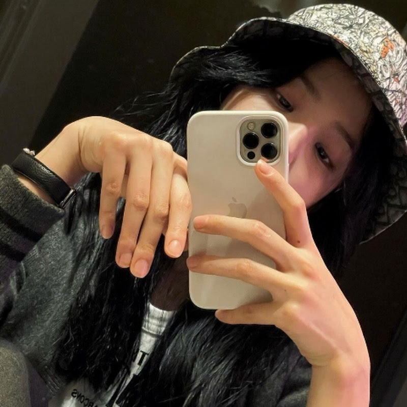 KIM JISOO