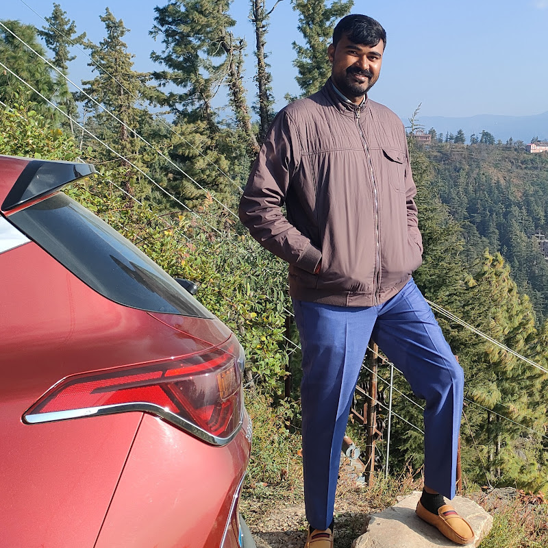 Traveller Deepak Kumar vlogs