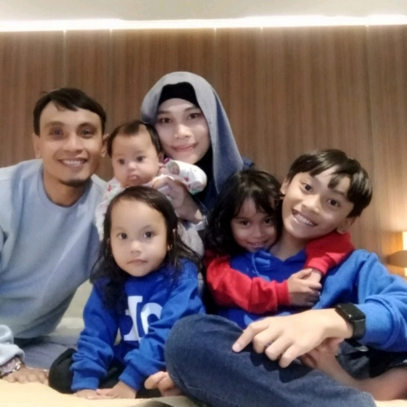 Izz Family 8