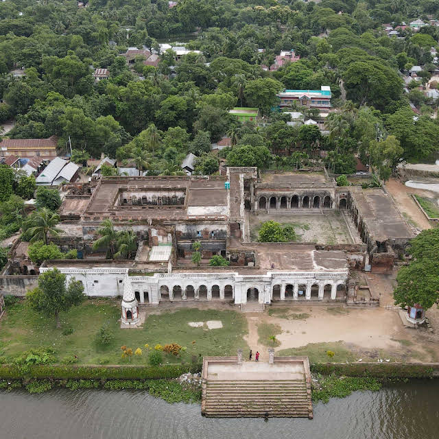 ঐতিহ্যবাহী হরিপুর জমিদারবাড়ি
