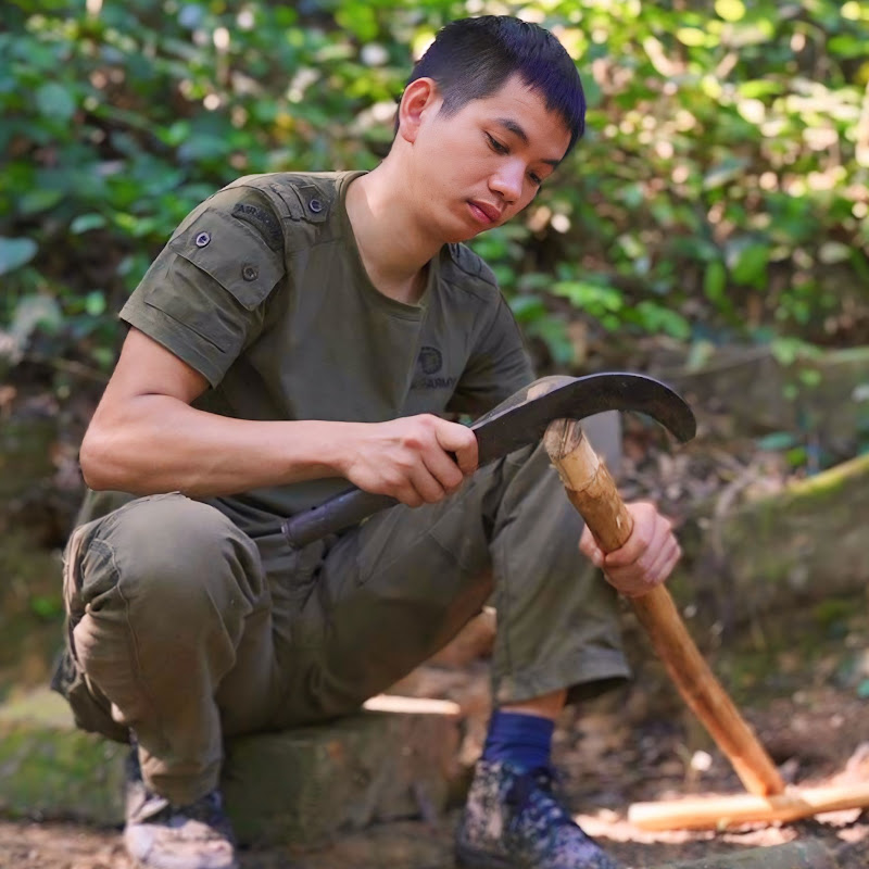 Bushcraft In The Forest Logo