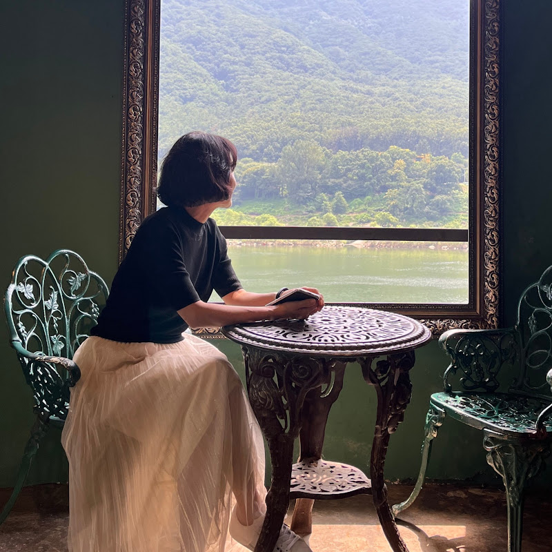 켈리의 작은도서관 Logo