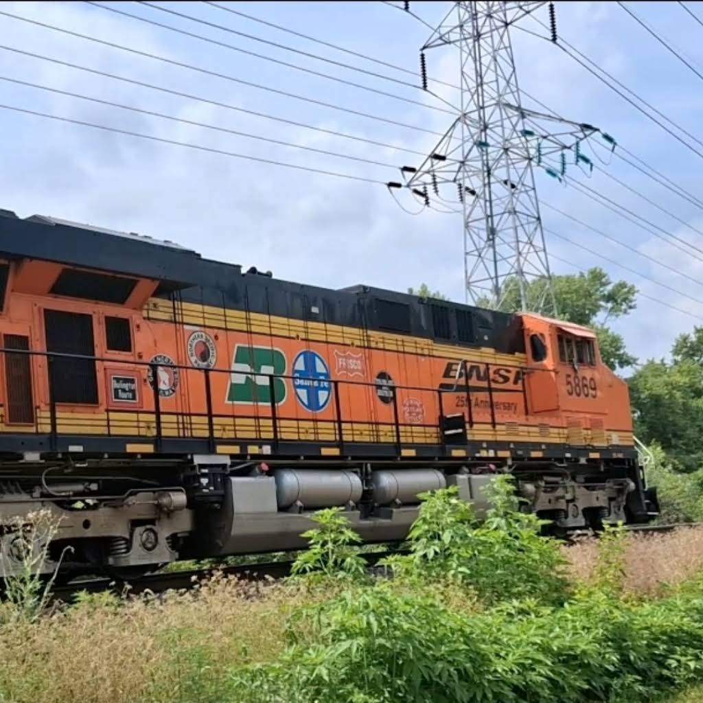 Post from 🚂 BNSF 9400 Railfan🚂 - YouTube