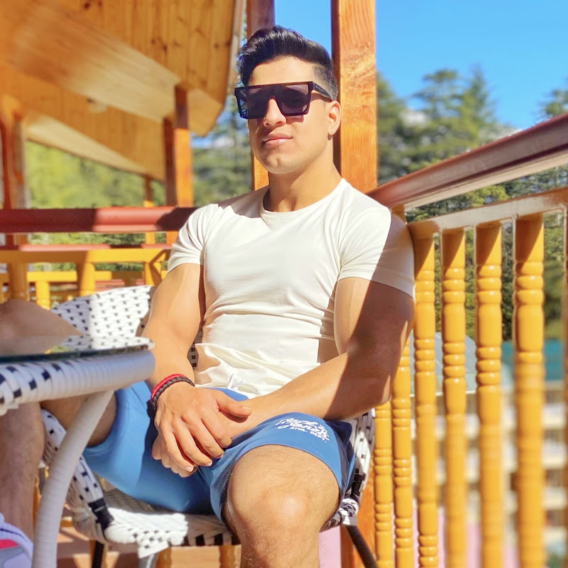 Naitik Bhatt