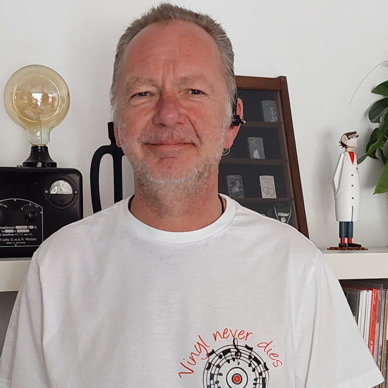 Vinyl never dies Logo