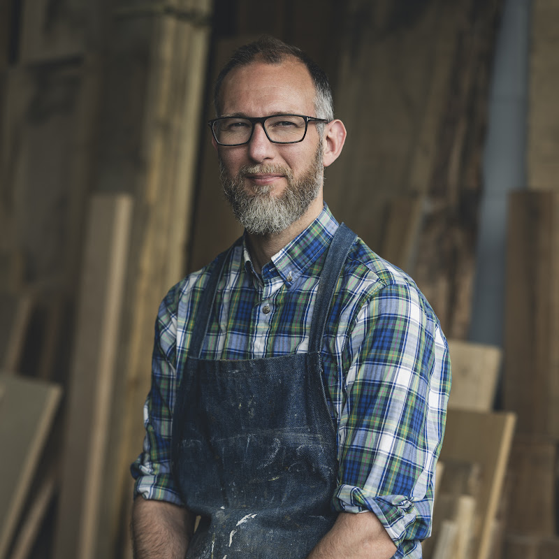 Derrick Ibbott Furniture Logo