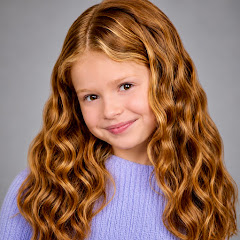HallieOnStage114