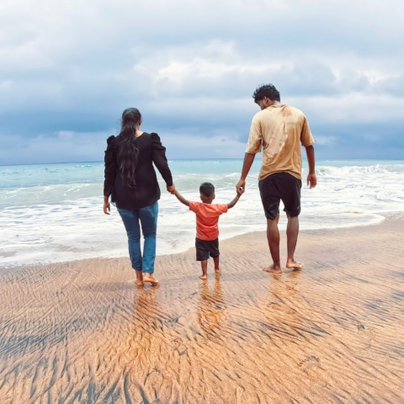 Karthivaishu with Saikutty🥰