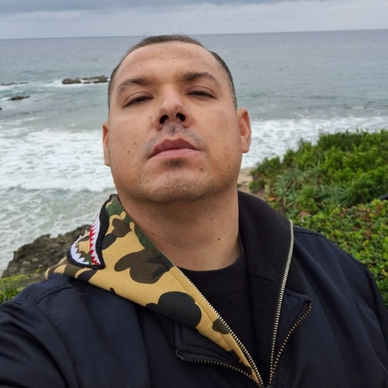 Hire Robert Garcia — Lifestyle & Vlogs YouTube creator for sponsorships