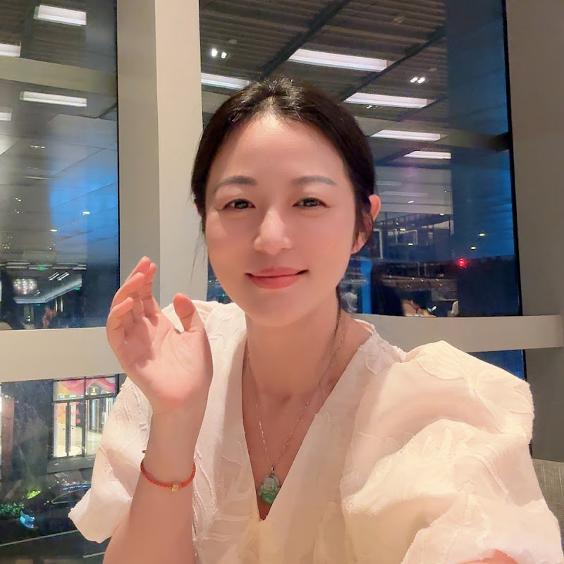 温斯顿姐姐看世界 Logo