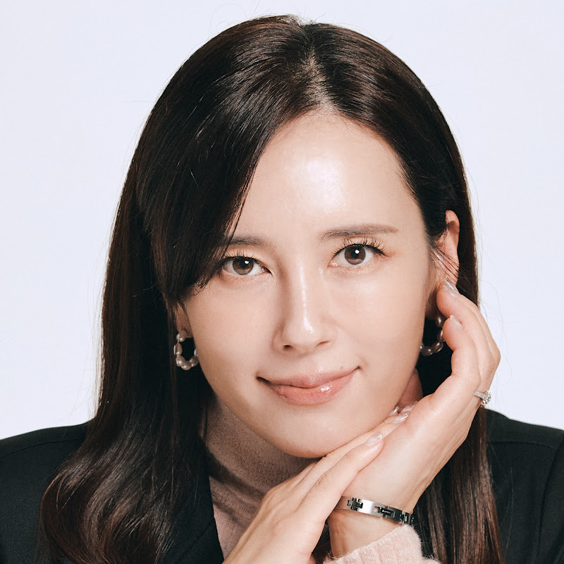 EVA POPIEL 에바 포피엘 avatar