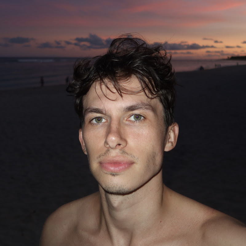 Артемий Московчук Logo