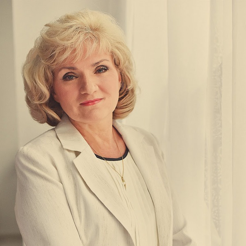 Елена ВладиС Logo