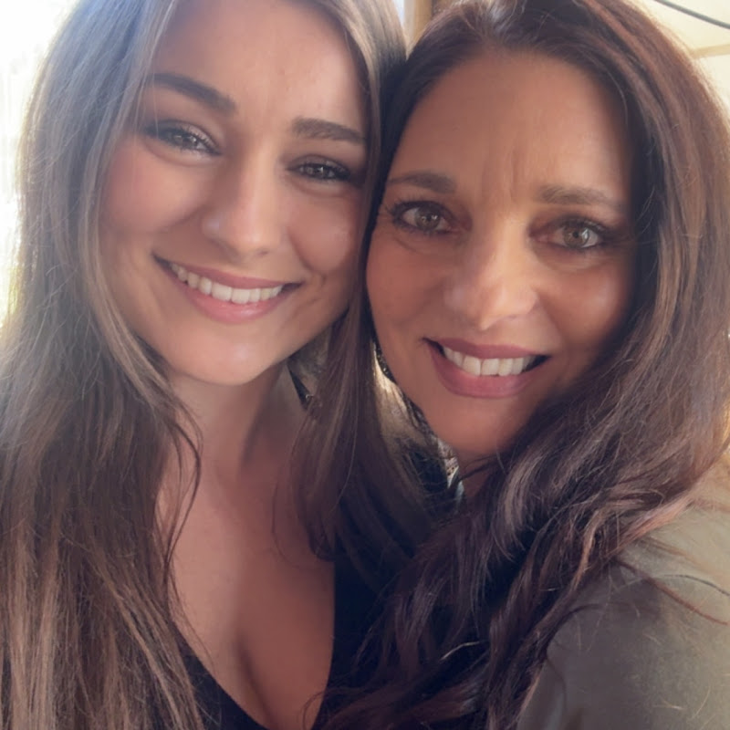 Mia & Mindi