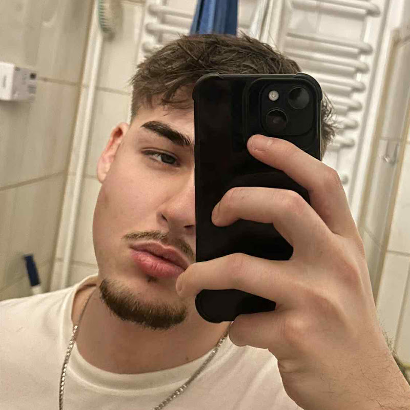 PawełekOFFICIAL