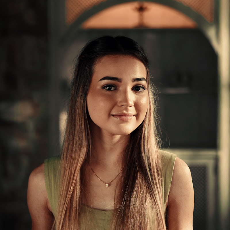 Esther Durán - Topic