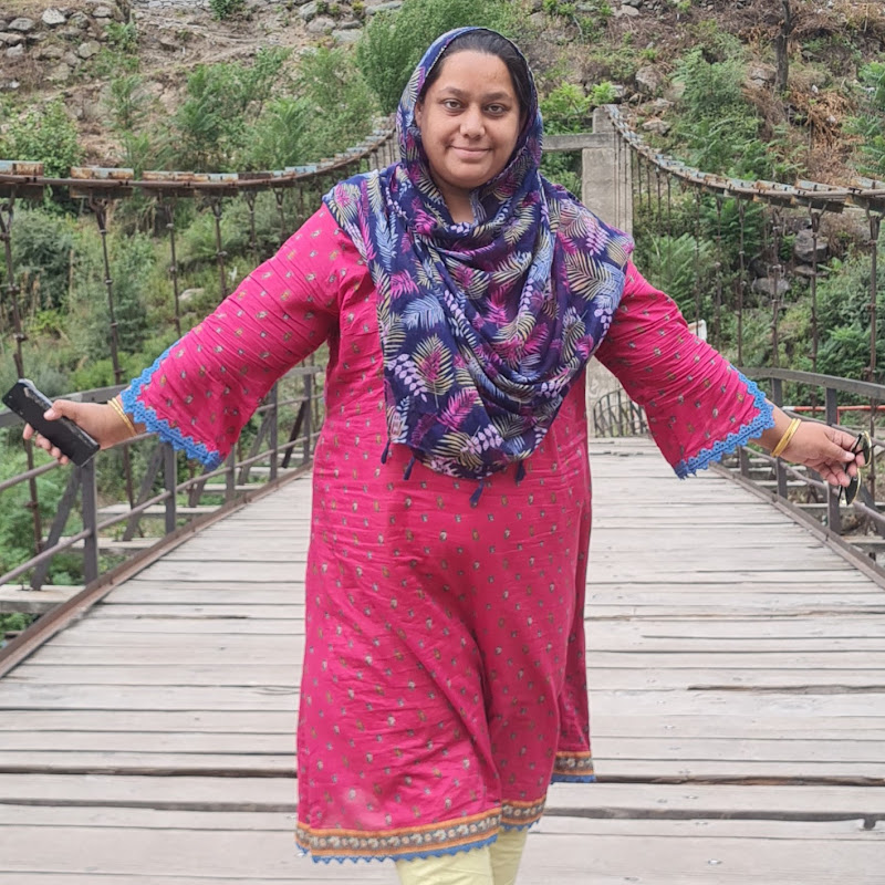 Azeema Shaazad (Sara Clothes)