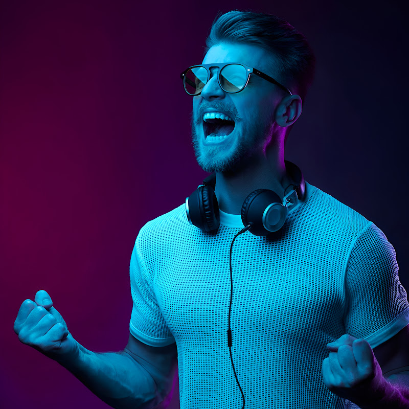 ساتروس [FM]