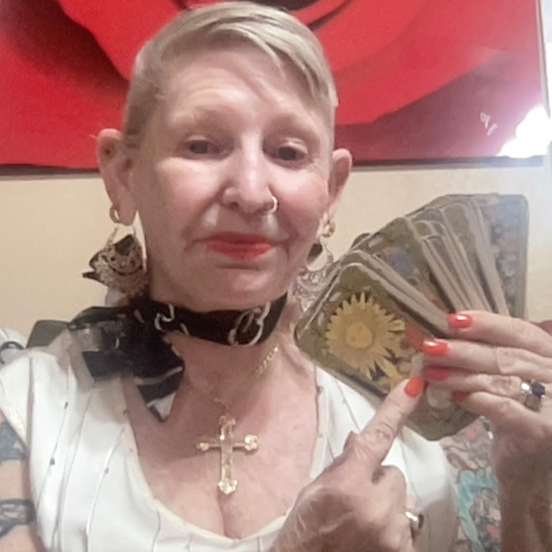 Lady G Tarot /Spiritual Wisdom & Energy Intuitive 