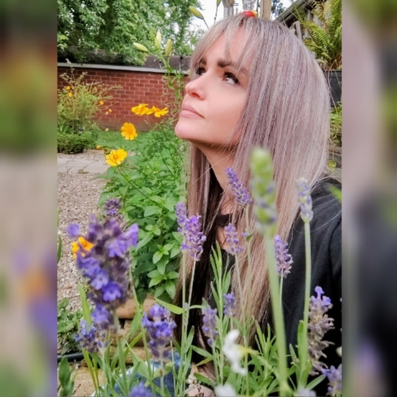 Sunflower Girl
