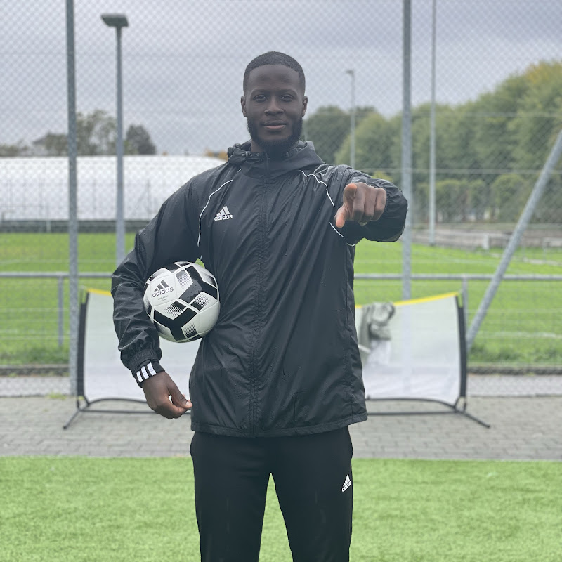 Coach Elias D