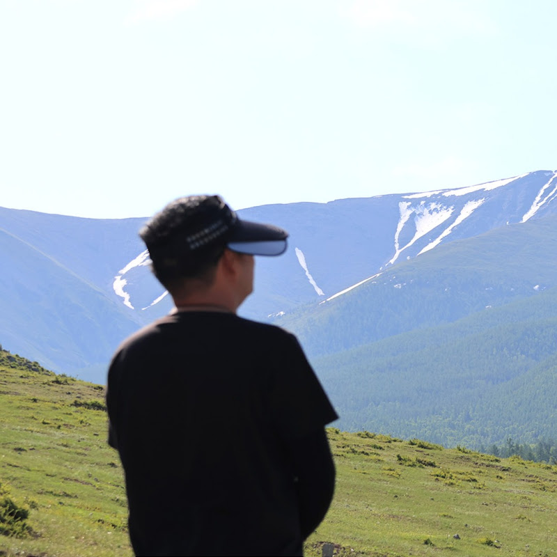 行迹旅途中 Logo