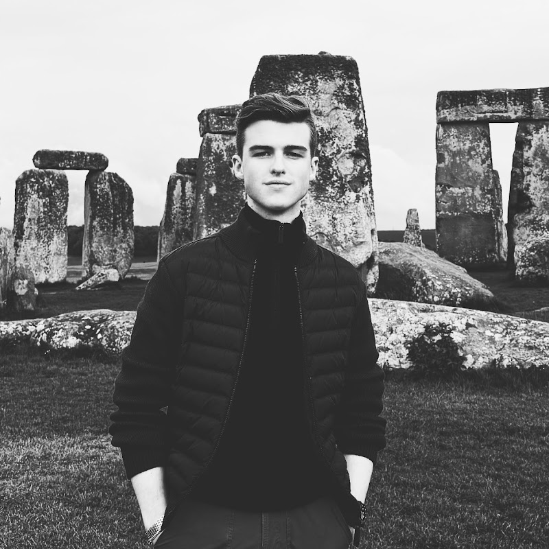 Iain Armitage: Iain Loves Theatre
