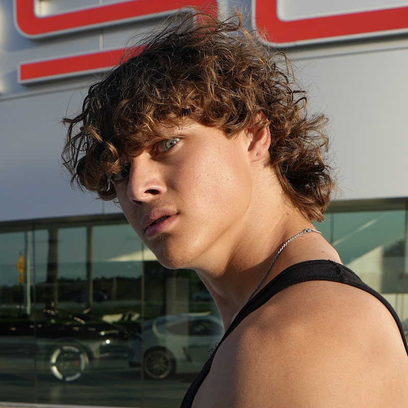 Writing my Subscribers on my Porsche!