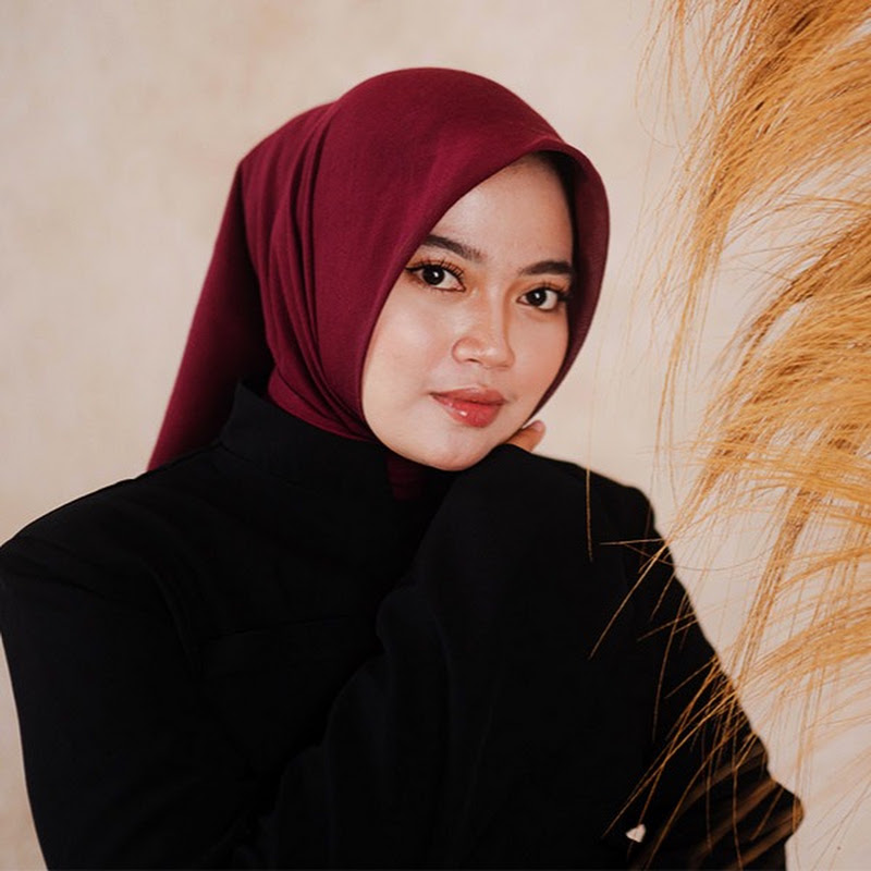 Revina Alvira Gasentra - Topic