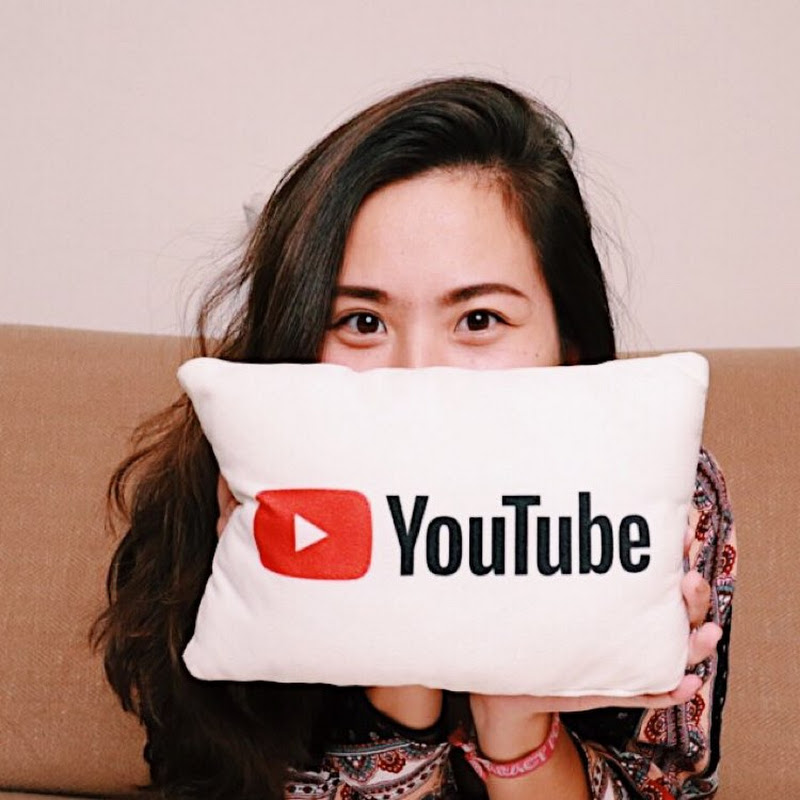 ¡Hola! Adele 愛黛拉 Logo