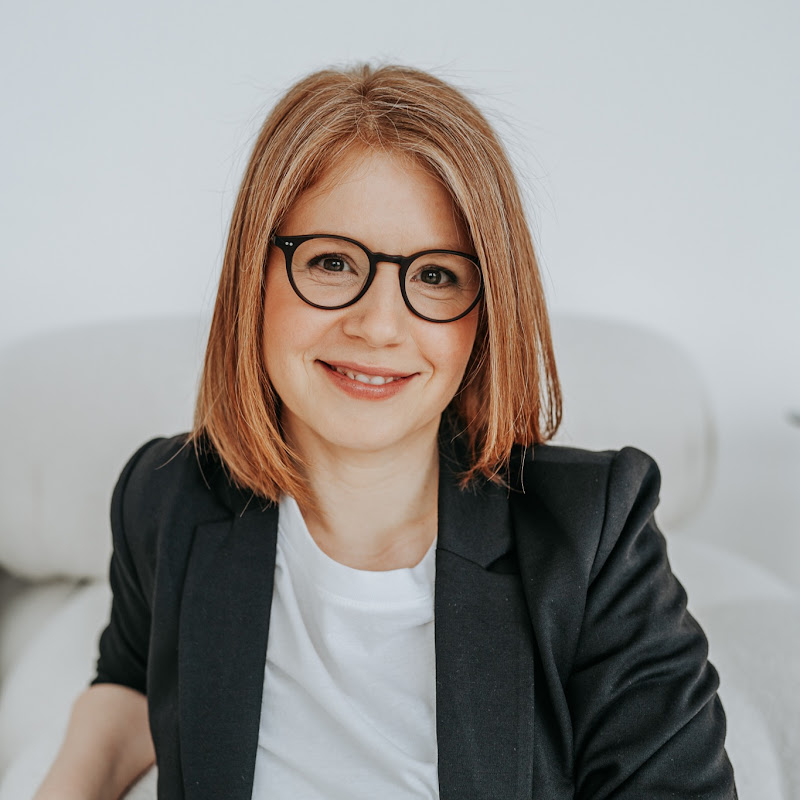 Annika Carroll - Sleep & Health Coach for Women