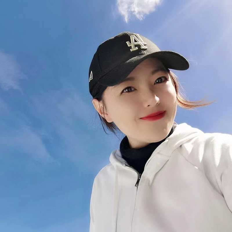 小灵浪啊浪Elin travel Logo